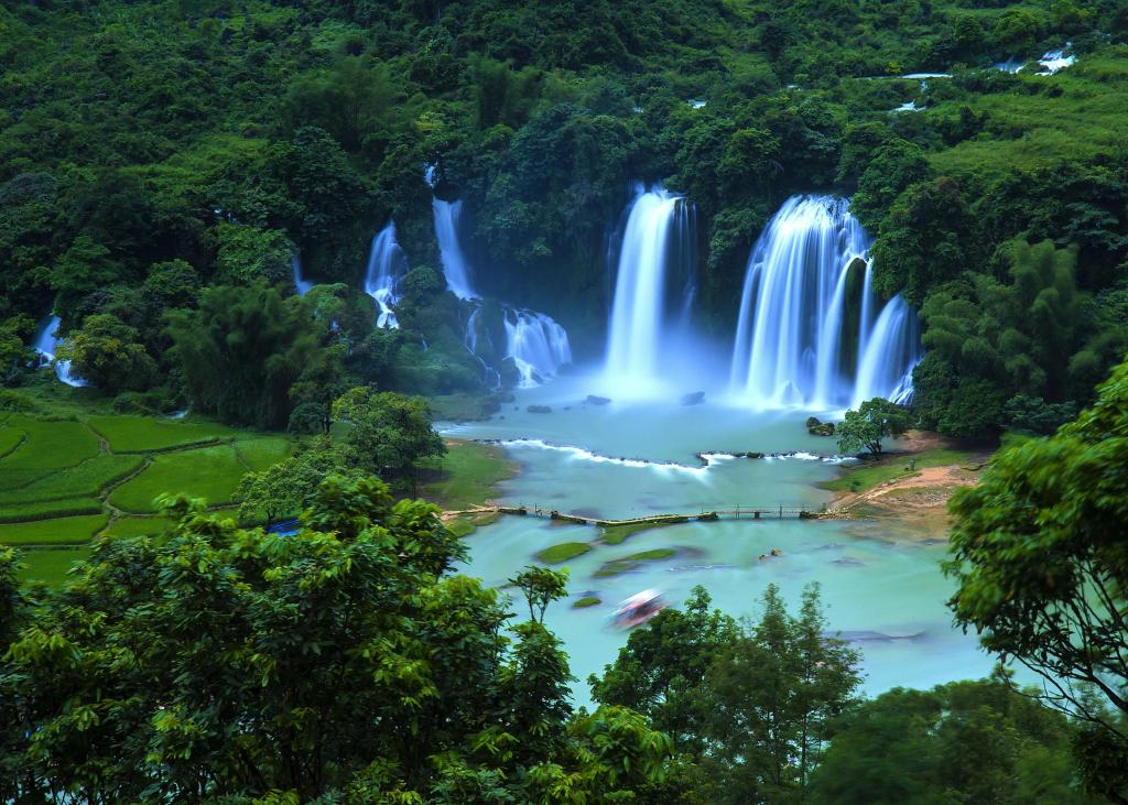 作品名称:德天瀑布 作者:张振亚