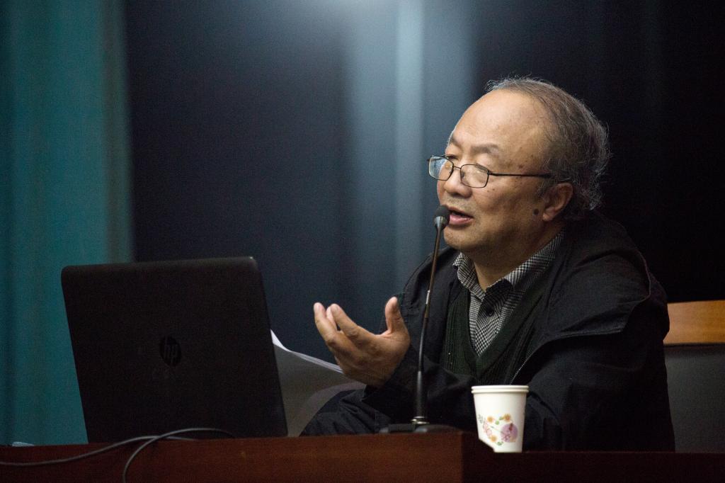 清华大学美术学院王宏剑教授做客我校弘德讲坛